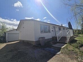 Building Photo - 9639-9685 85 Ave