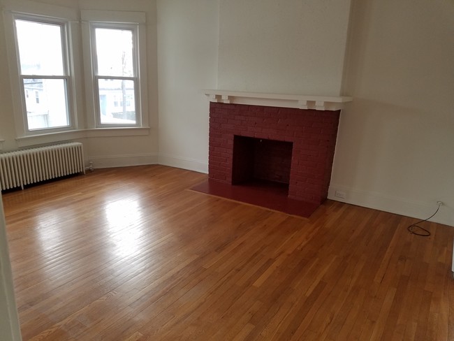 Living Room - 48 Meadowlawn Ave