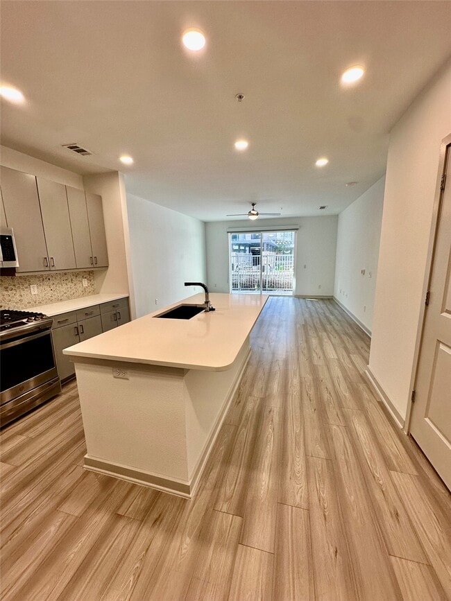 Building Photo - 3636 W Dallas St