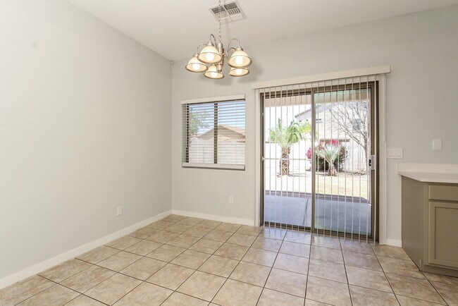 Foto del edificio - 44080 W McCord Dr