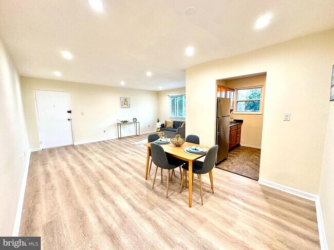 Building Photo - 3829 Hamilton St