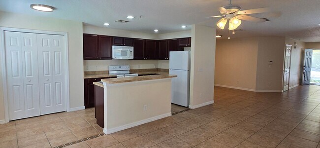 Foto del edificio - 3/2 One Car Garage Town Home in Meadow Woo...