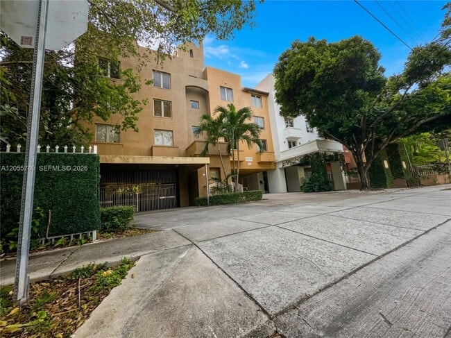 Building Photo - 2630 SW 28th St