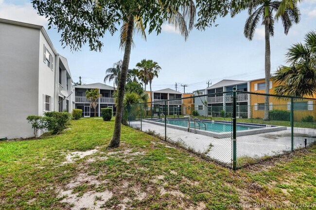 Foto del edificio - 1505 Crescent Cir