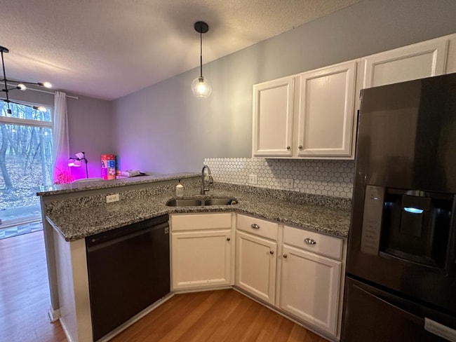 Foto del edificio - 7791 Everest Ln N