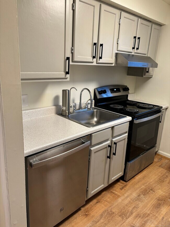 Foto del edificio - 11 King Arthur Dr