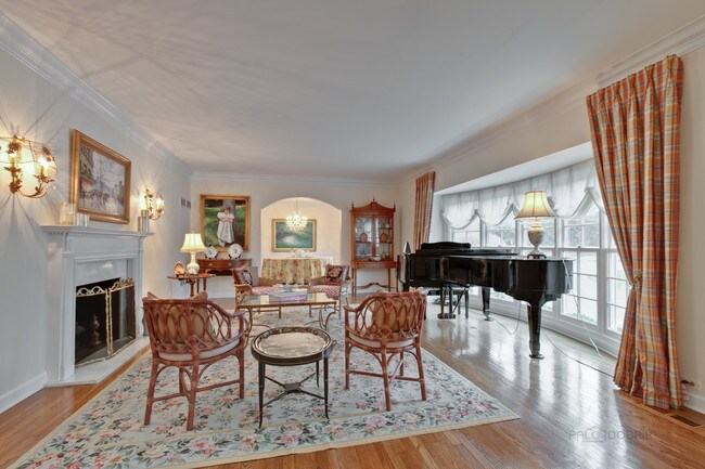 Building Photo - 11 Pembroke Dr