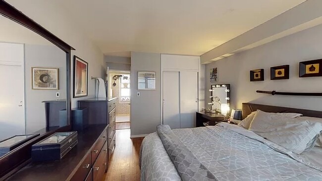 Building Photo - 340 E 58th St
