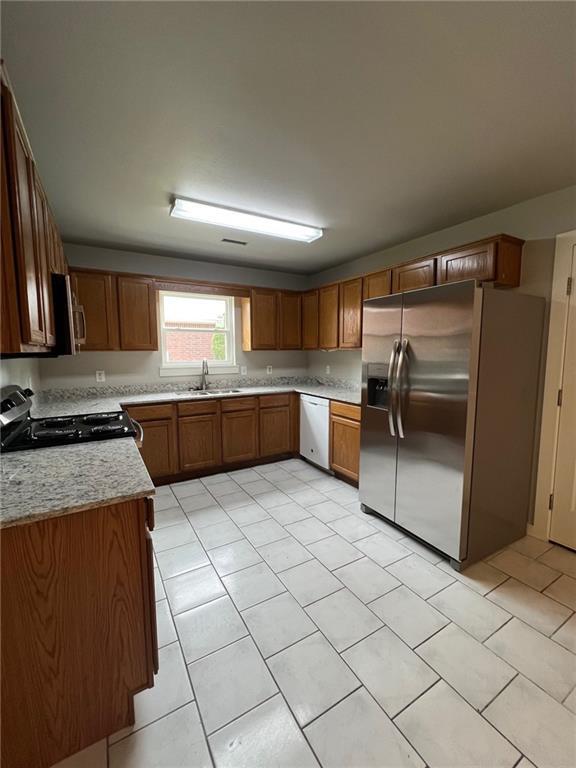 Building Photo - 912 N Meadowlands Dr