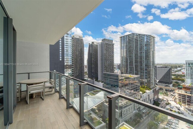 Foto del edificio - 68 SE 6th St