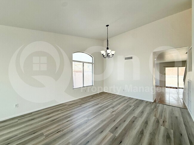 Foto del edificio - 5517 W Wood St