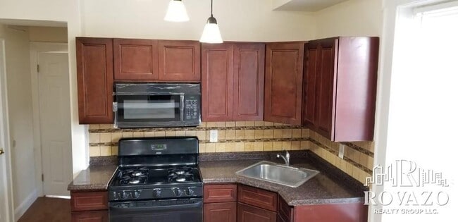 Building Photo - 1305 Clinton Ave- 2 bedroom in Irvington