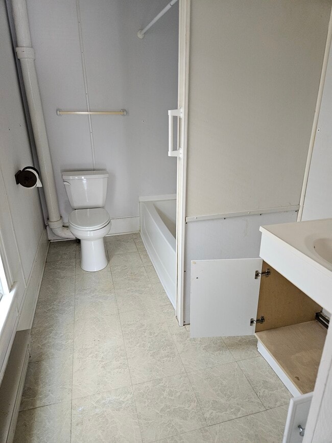 bathroom - 117 E 8th St