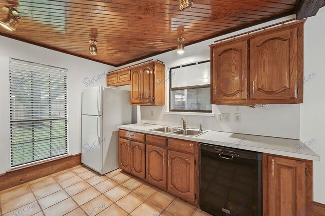 Building Photo - 217 Elder Oak Dr
