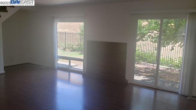 Foto del edificio - 709 Tamarack Dr