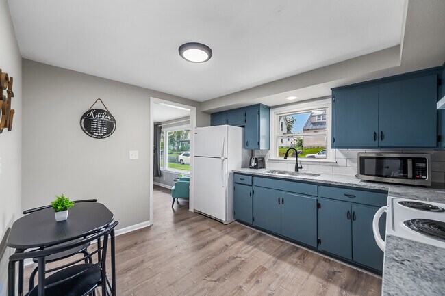Foto del edificio - 322-324 W Rensselaer St