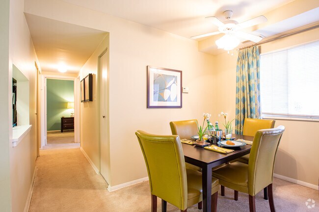 Windsor- 2HAB, 1BA - Ashton Square Apartments