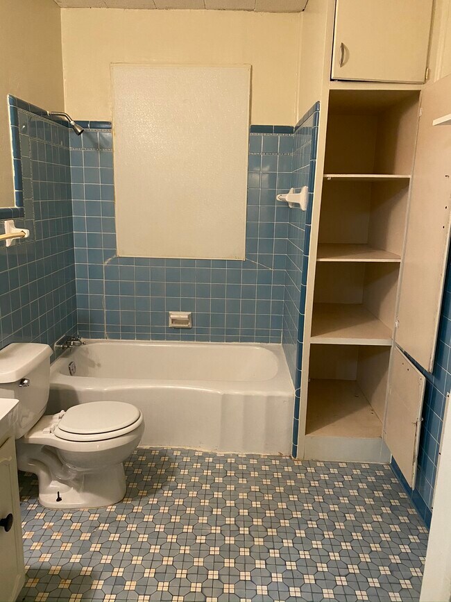 Foto del edificio - 1709 W Oak St