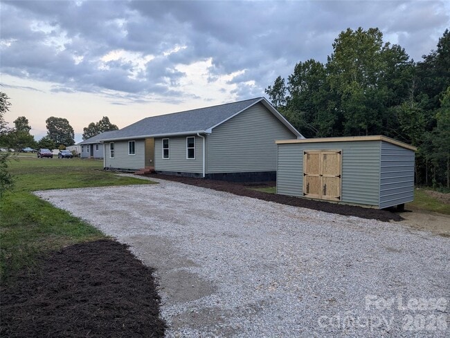 Building Photo - 6415 Little Mountain Rd