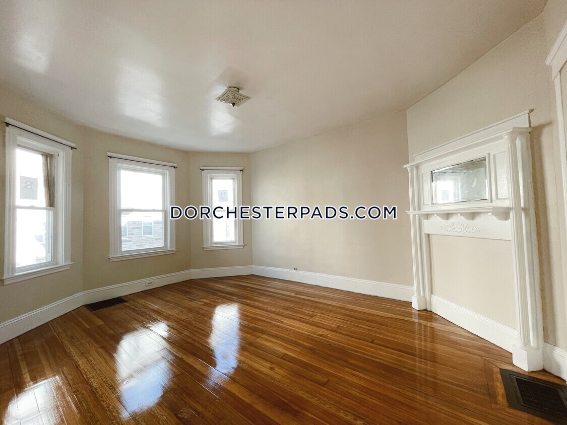 Primary Photo - 6 Taft St
