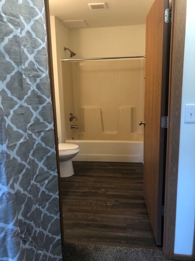 Building Photo - 142 Wolf Run