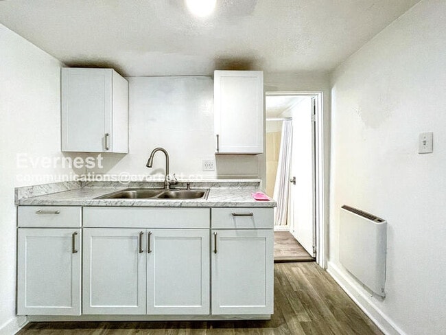 Building Photo - 102 Chestnut St