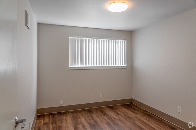 3 habitaciones, 1 baño, - Dormitorio - Cougar Creek Apartments