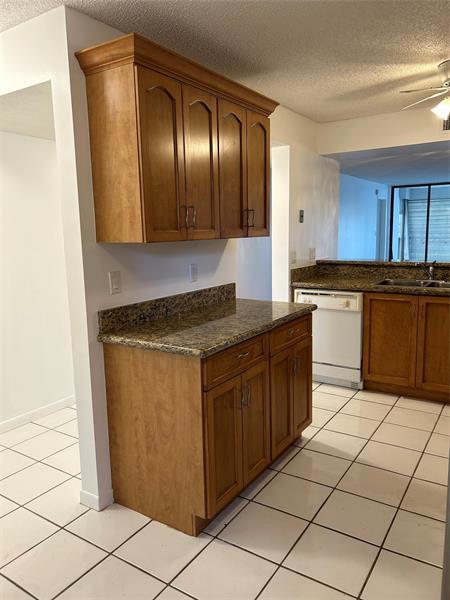 Building Photo - 6123 Coral Lake Dr