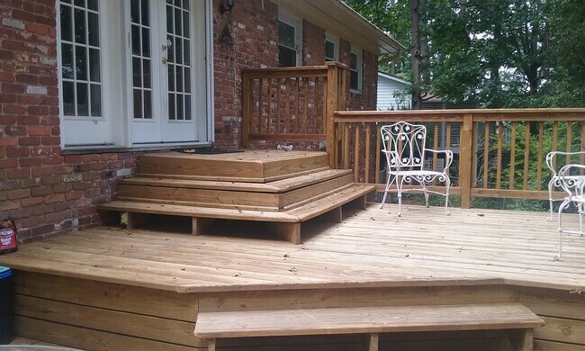 Building Photo - 1094 Greenbriar Cir