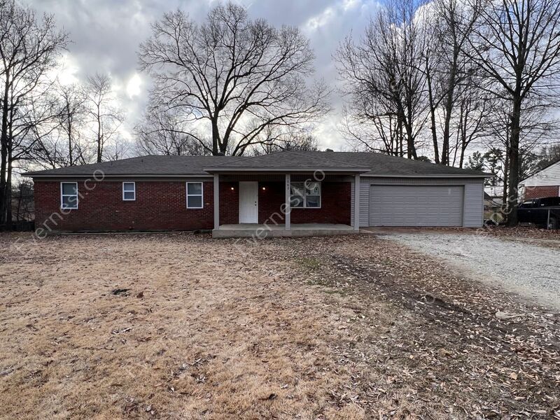 Primary Photo - 1009 Willard Dr