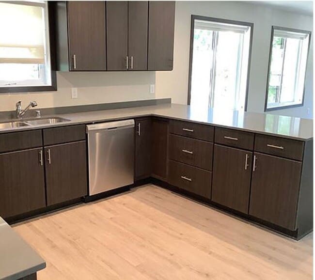 Foto del edificio - 879 23rd Ave SE