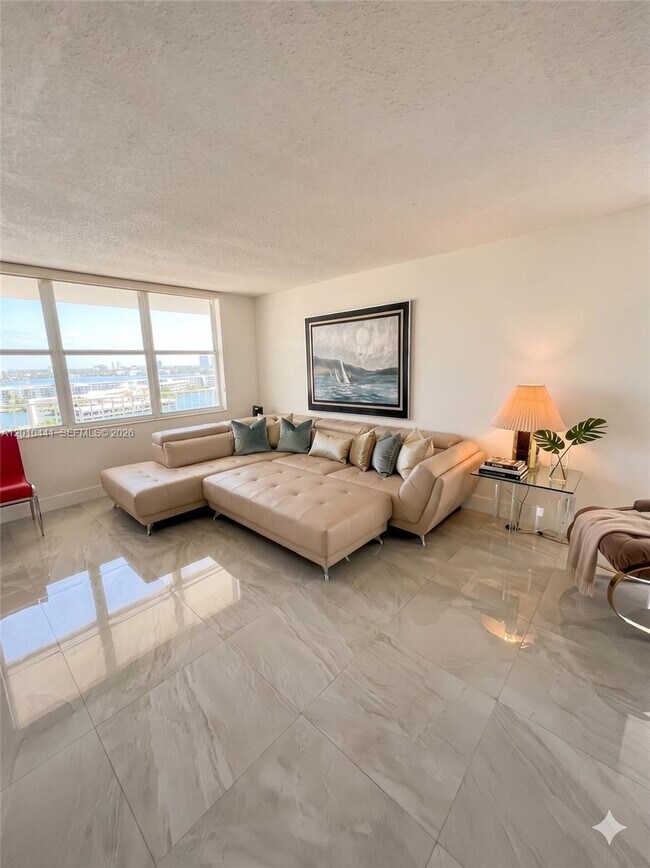 Foto del edificio - 18151 NE 31st Ct