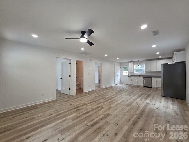 Foto del edificio - 163 Hillcrest Rd