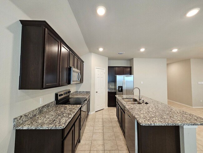 Foto del edificio - 1305 Lindsey Dr
