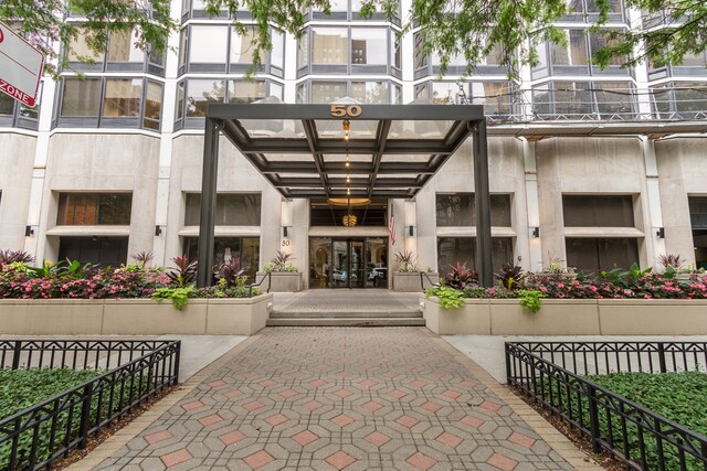 Foto del edificio - 50 E Bellevue Pl