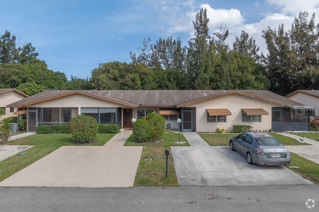 Building Photo - Pine Ridge South I