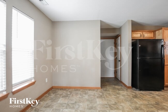 Building Photo - 316 NE Coldwater Creek Dr