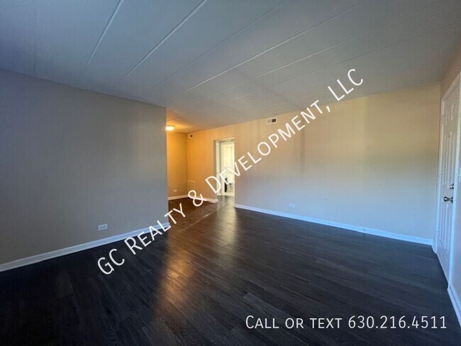 Building Photo - ***SECOND FLOOR - WEST CHICAGO LOCATION / ...