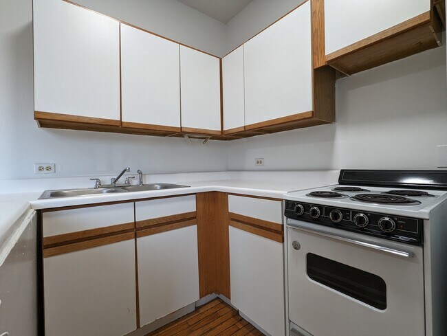 Foto del edificio - 633 W Barry Ave