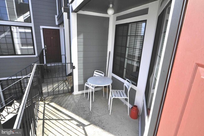 Building Photo - 7013D Birkenhead Pl
