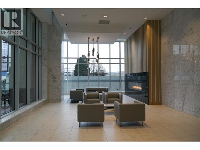 Building Photo - 2085-2085 Skyline Dr
