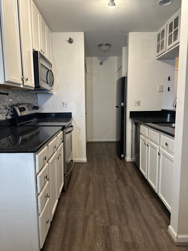 Building Photo - 214 Glengarry Dr