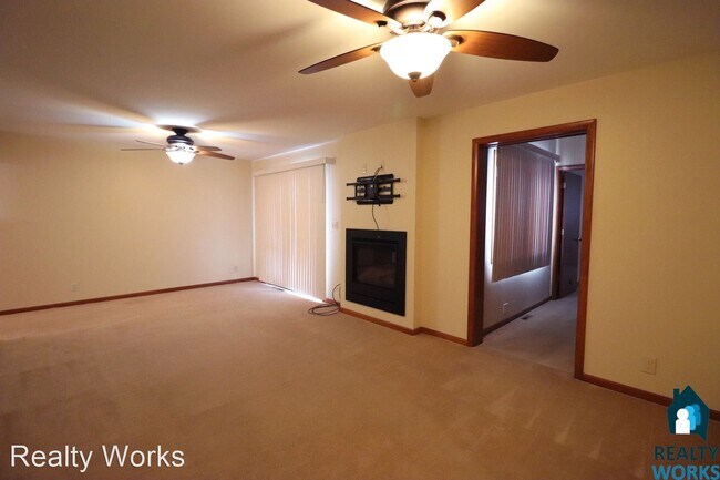 Building Photo - 3 br, 2 bath House - 2220 South 61 Street