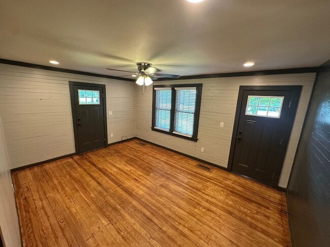 Foto del edificio - 408 Spence Ln