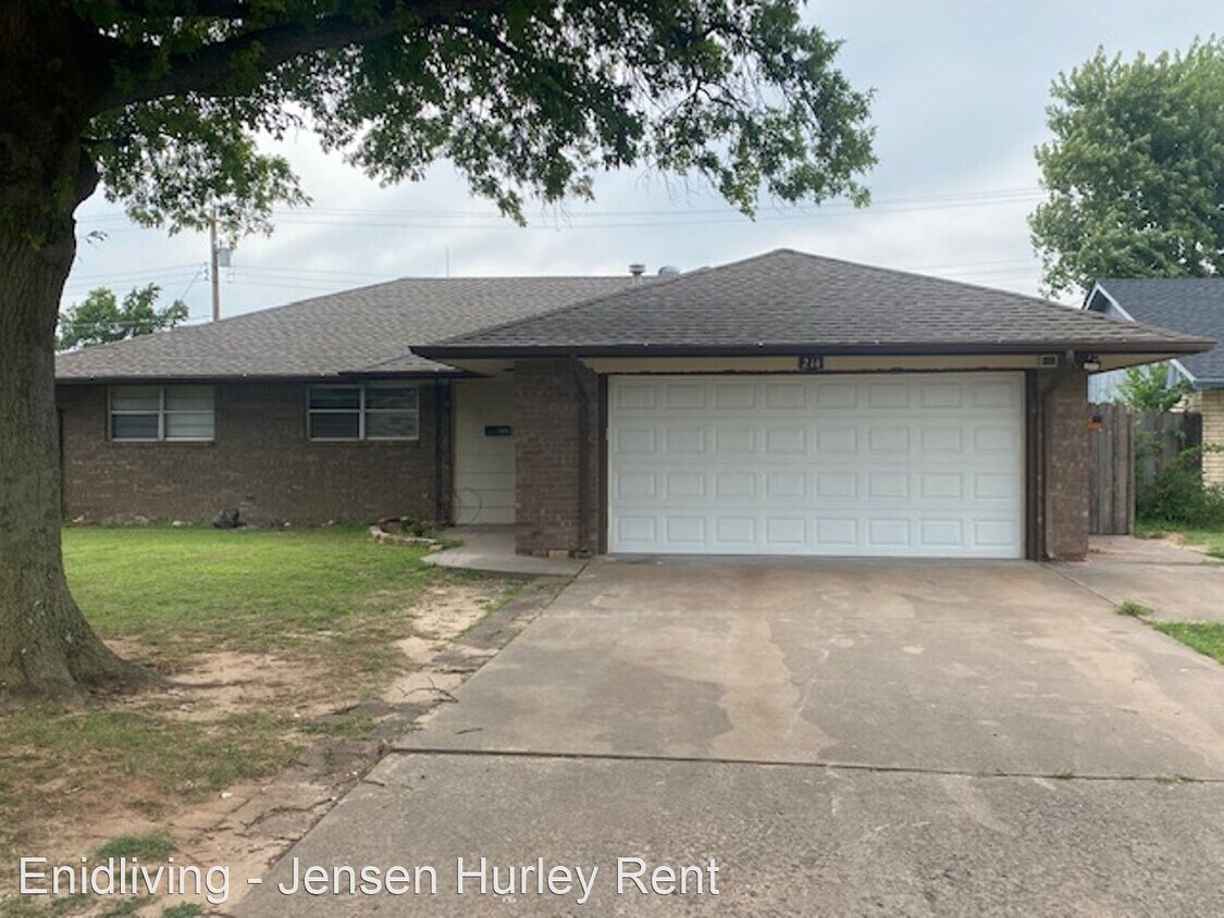 Primary Photo - 3 br, 2 bath House - 214 S HOOVER