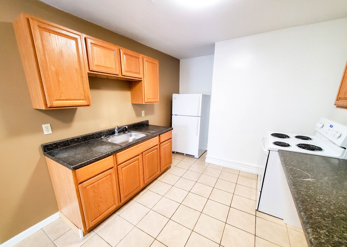 Primary Photo - 403 W 9th St