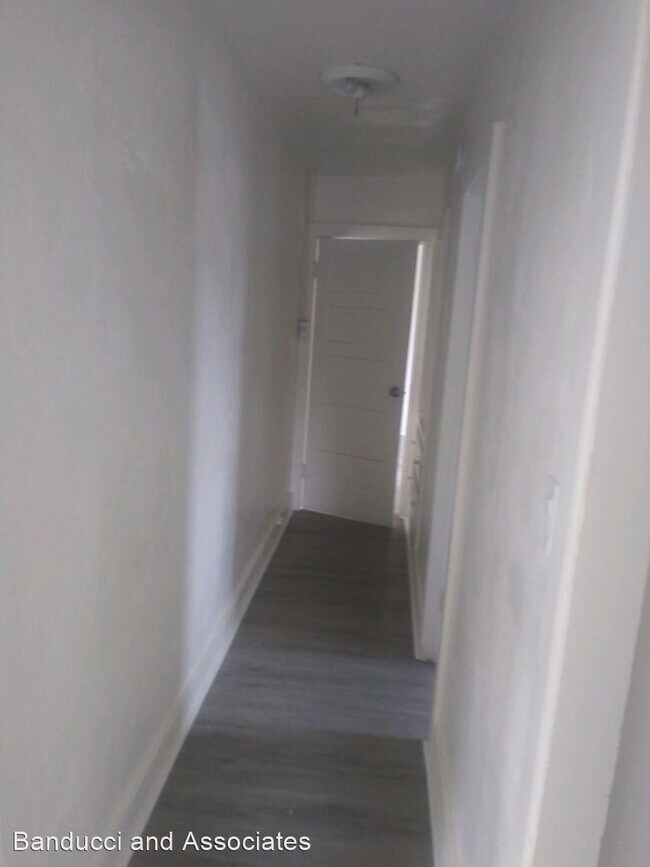 Foto del edificio - 3 br, 1.5 bath House - 503 D St