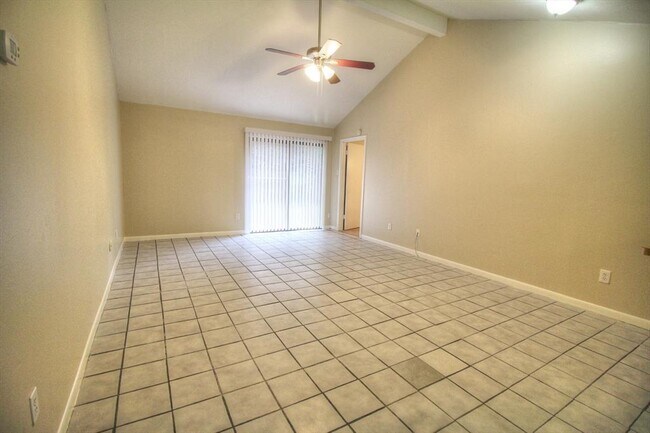 Building Photo - 47 Summer Crest Cir