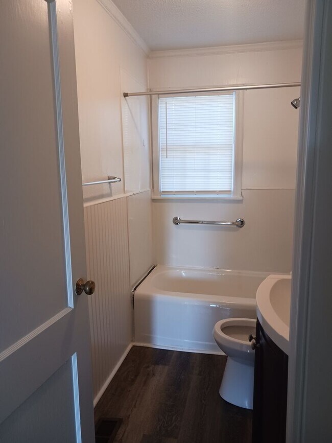 Foto del edificio - North Columbus 2bedroom home available to rent!