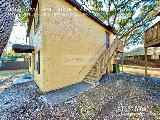 Building Photo - Charming 2/1 duplex in Tampa!